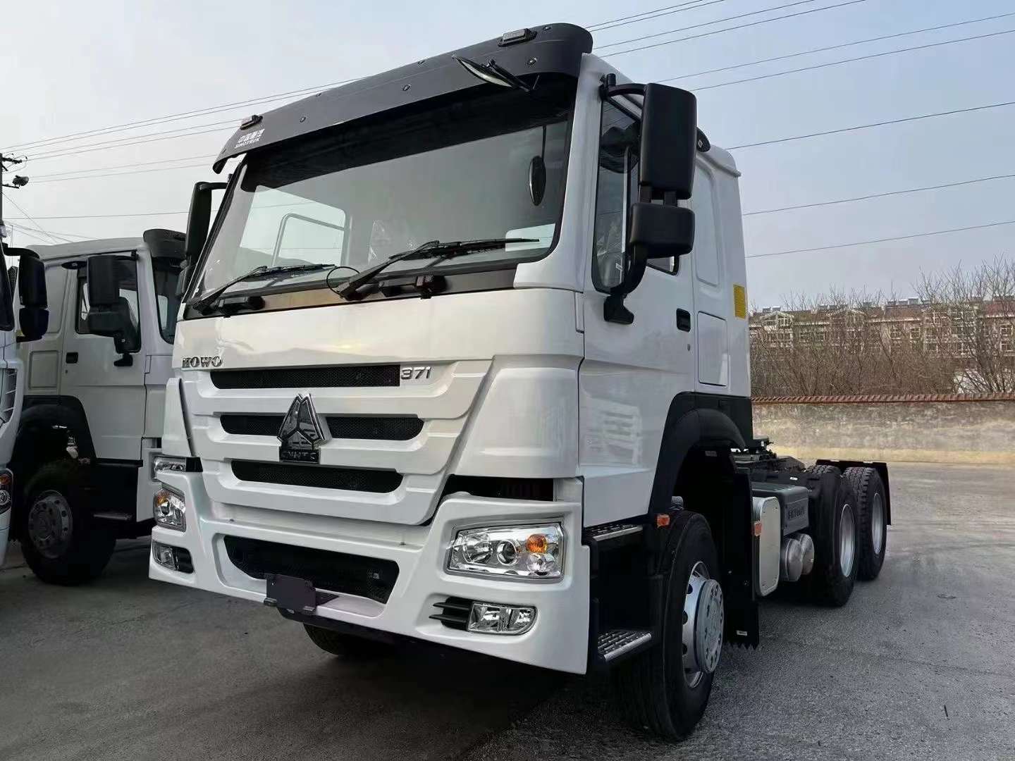 SINOTRUK HOWO X Wheelers CARRUS TRACTOR parata sit amet