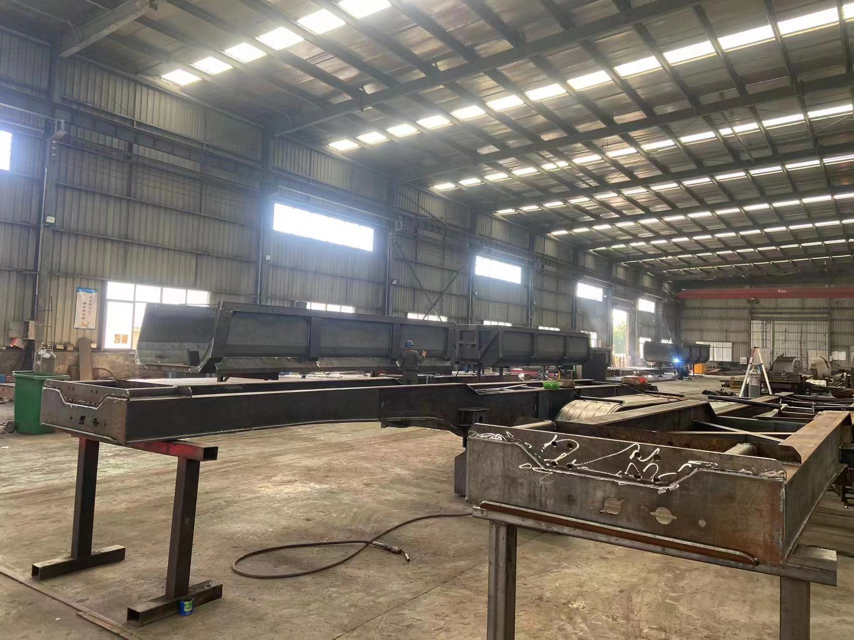 tri axis U figura TUBER archa massa sub fabricatione constructione