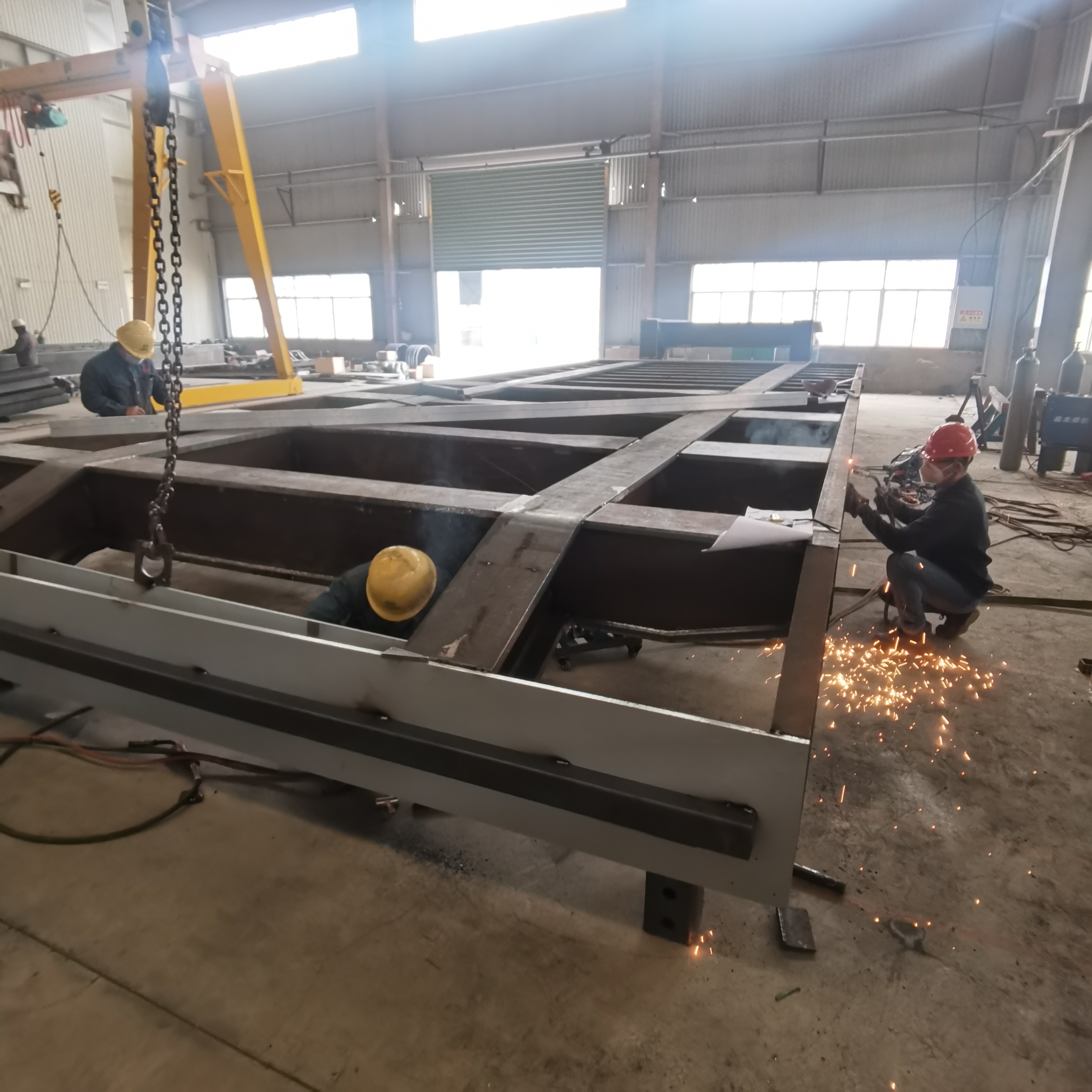 Gravis Officium Lowbed Semi trailer est sub fabricatione pro Africa patriae Customer