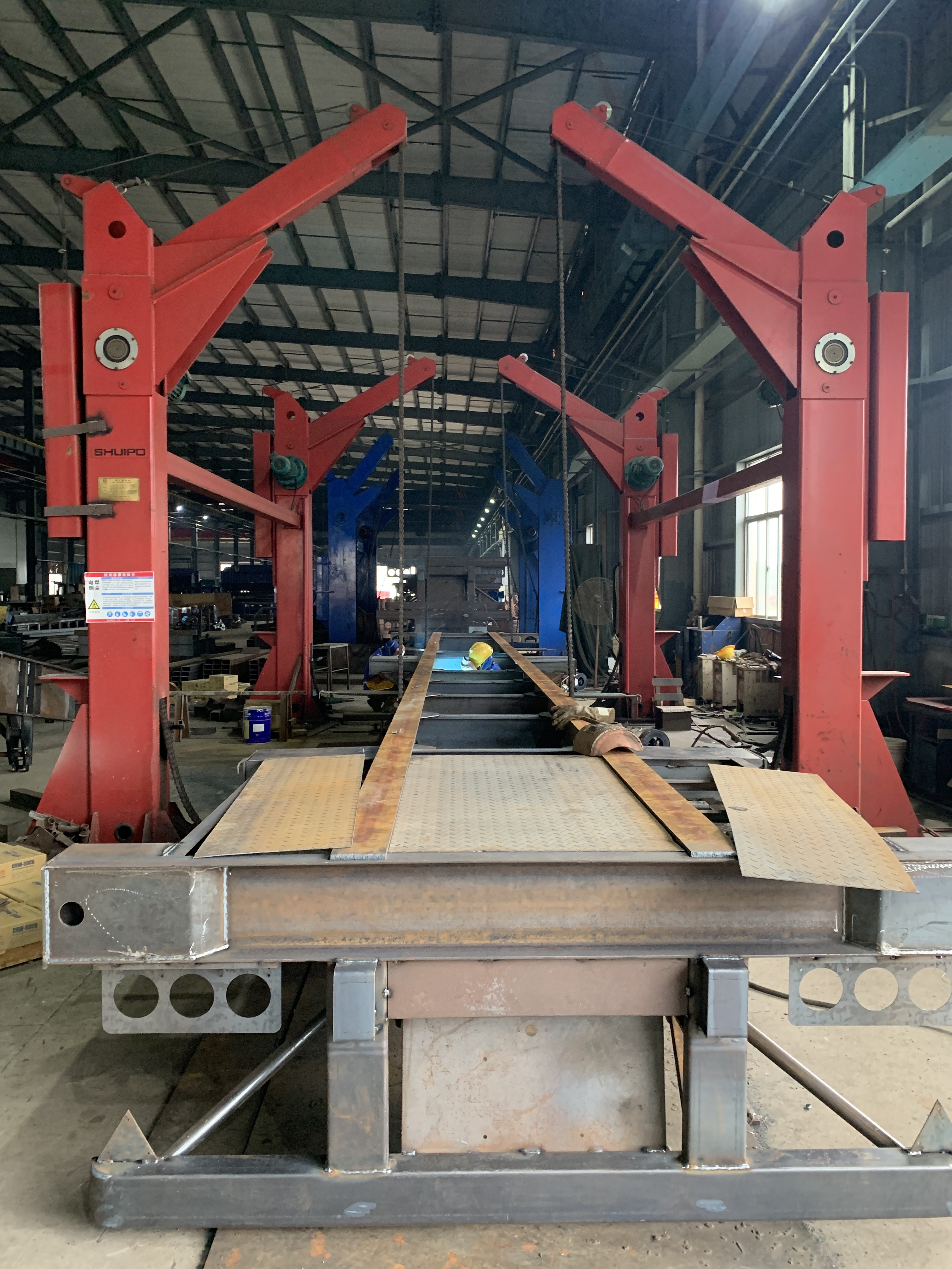 40ft III axes continens gb sub constructione sunt